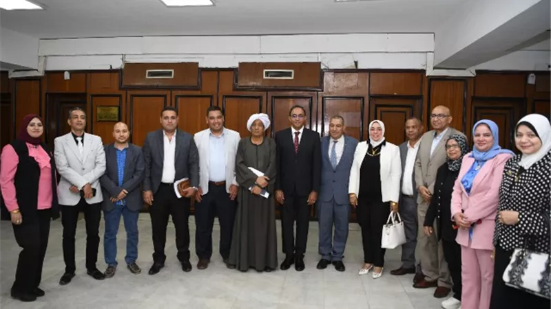 محافظ قنا يبحث سبل التعاون مع أعضاء التحالف الوطنى للعمل الأهلى