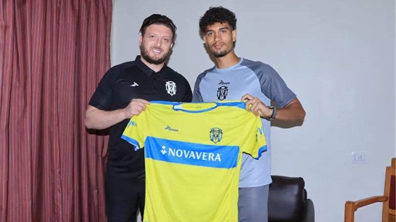 لاڤيينا يضم محمد الخضري لاعب الزمالك السابق