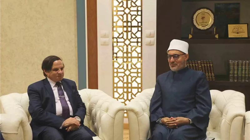مفتي الجمهورية يستقبل أمين رابطة الجامعات الإسلامية لبحث سُبل التعاون