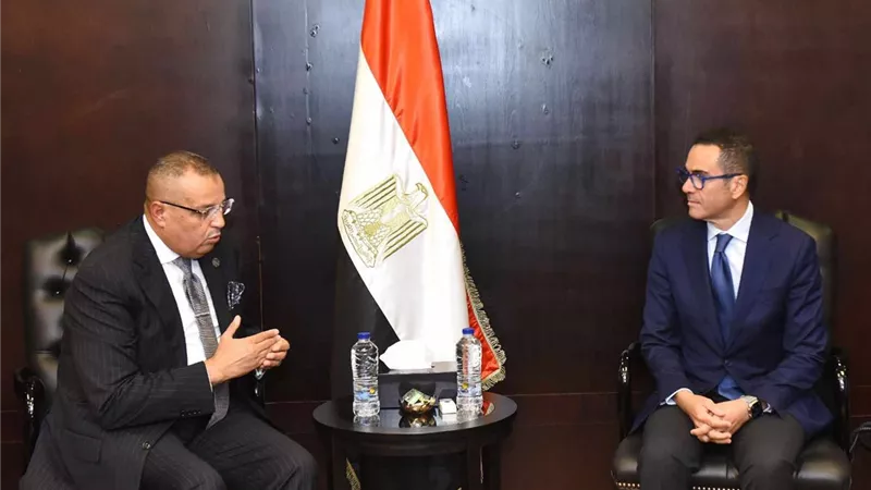 وزير الاستثمار يلتقى محافظ جنوب سيناء لاستعراض فرص الاستثمار بالمحافظة