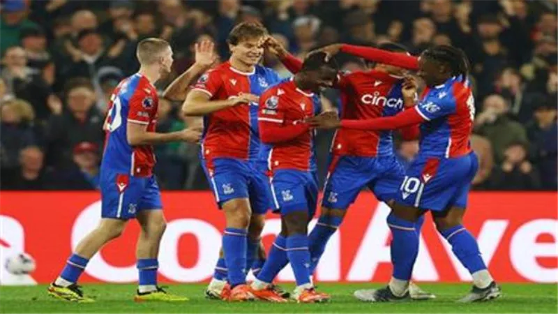 كريستال بالاس يرفض بيع نجمه إلى مانشستر سيتي