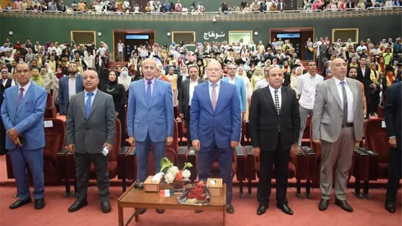 آداب سوهاج تحتفل بتخريج ٣٠٠٠ طالب وطالبة والنعماني يعيين ٢١ معيد