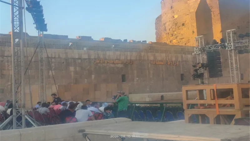 بدء توافد الجماهير على حفل افتتاح مهرجان القلعة