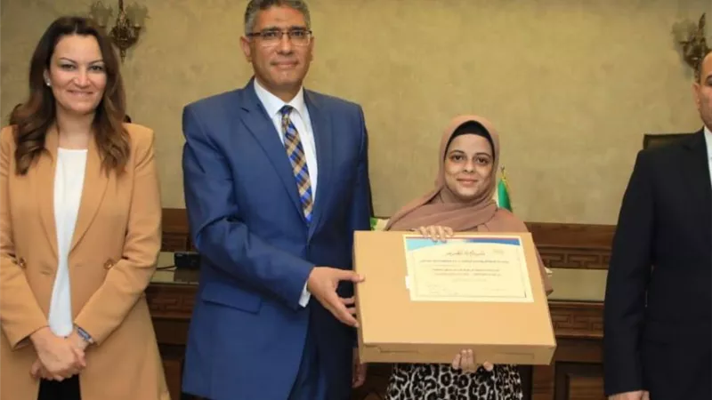 محافظ الجيزة يكرم أوائل الثانوية العامة والدبلومات الفنية