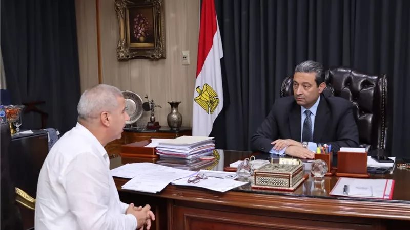 محافظ دمياط يقرر النزول بدرجات القبول بمدارس الثانوي العام
