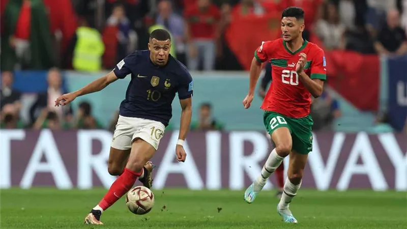 تقارير مغربية : مدافع منتخب أسود الأطلسى يقترب من الانضمام للأهلى