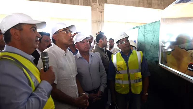 رئيس الوزراء يتفقد أعمال تنفيذ مشروع الخط الأول من شبكة القطار