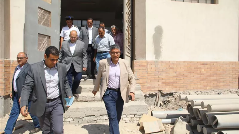 محافظ الجيزة:مشروعات لتحسين البنية وإدخال المياه والصرف لقرى الصف