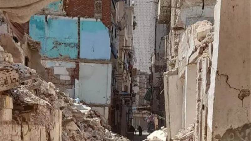 حى غرب يرفع 55 طن انقاض واتربه بكرموز