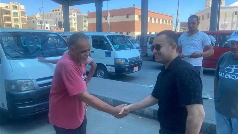 رئيس جهاز دمياط الجديدة يتفقد إنتظام العمل داخل الموقف الغربى