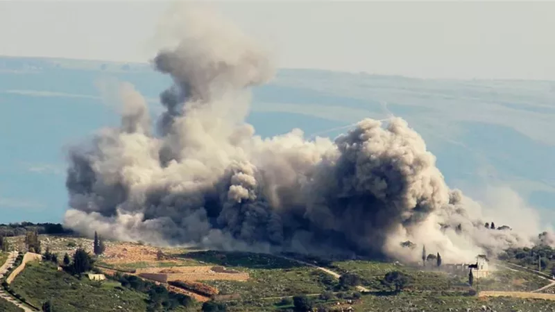قتيل و9 جرحى بغارةإسرائيليةعلى لبنان وحالات اختناق جراء قنابل الفوسفور