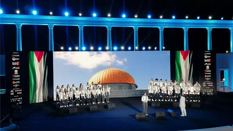 كورال شباب الأوبرا يبدع لوحة فنية بمزيج مصرى فلسطينى على المسرح