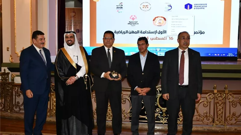 وزير الشباب يشهد تدشين البرنامج الأول لاستدامة المهن الرياضية