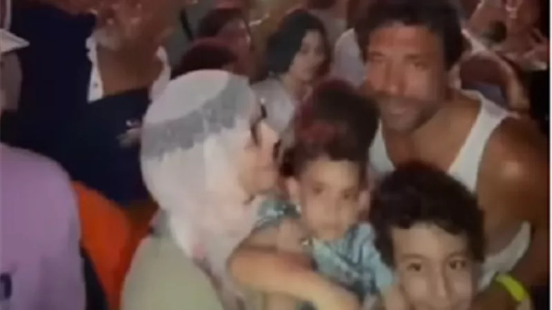 تزاحم الجمهور على حسن الرداد في العلمين بعد عرض 