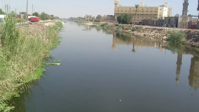 الجيزة توضح اسباب وجود بقع زيتيةفى ترعة الريوطية
