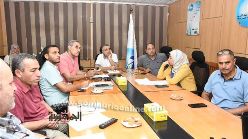 رئيس مياه دمياط يتابع موقف الخط الناقل للمياه إلي رأس البر