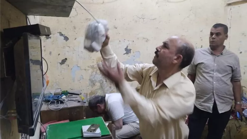 رئيس مدينة ملوى يـواصل جولاته ويتابع عدد من المخابز البلدية