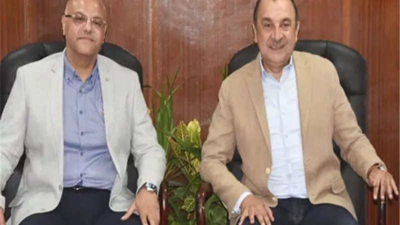 وزير قطاع الأعمال يلتقي محافظ القليوبية خلال زيارته لشركة الدلتا للصلب بمسطرد