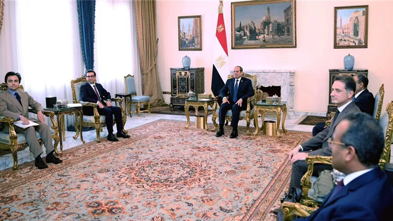 الموقع الرئاسي ينشر فيديو استقبال الرئيس السيسي لوزير الخارجية الفرنسي ستيفان سيجورنيه