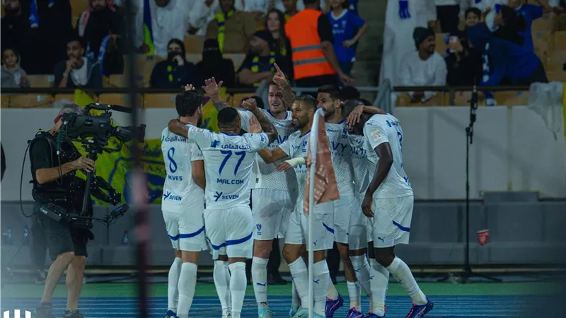 الهلال يفوز علي النصر برباعية ويتوج بلقب السوبر السعودي
