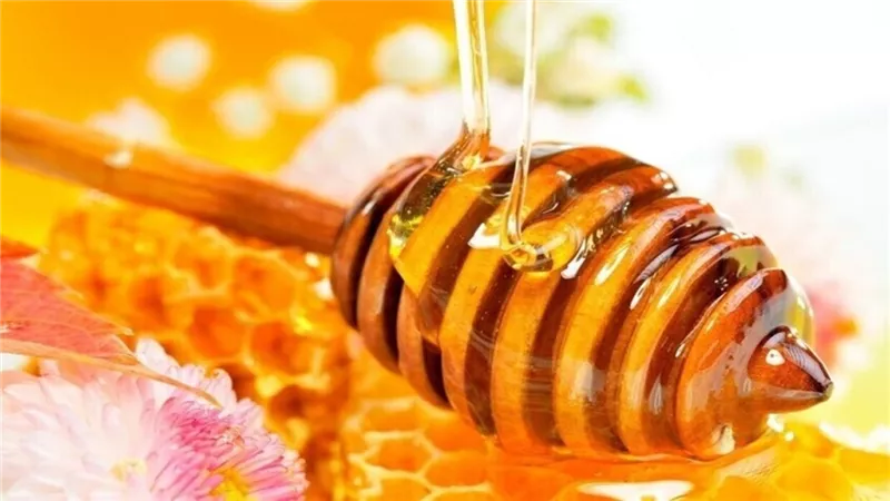 الاكتئاب وألزهايمر وباركنسون.. كيف يؤثر العسل في الصحة النفسية؟