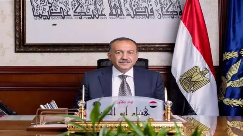 محافظ أسيوط يوجه بتكثيف الحملات لإزالة التعديات على الطرق