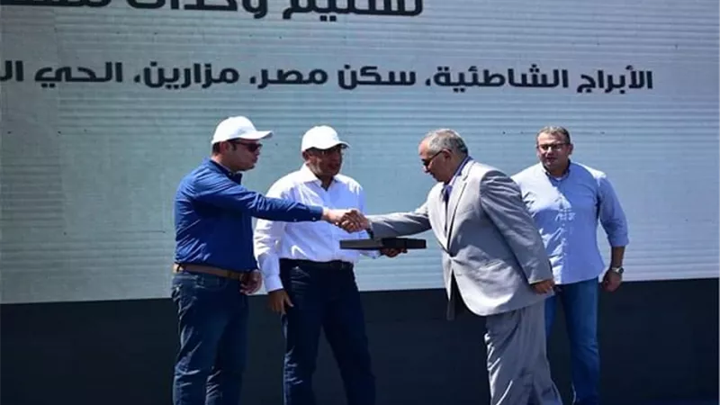 رئيس مجلس الوزراء يشهد تسليم عدد من الوحدات السكنية بالعلمين