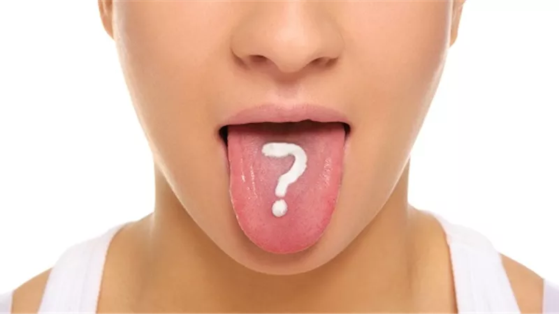 كيف تكتشف حالتك الصحية من لون لسانك؟