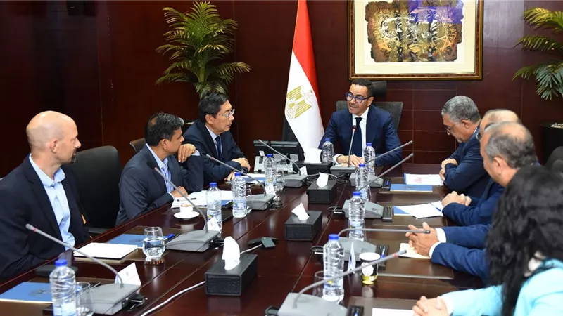وزير الاستثمار يستقبل سفير سنغافورة بالقاهرة لبحث أوجه التعاون الاقتصادي