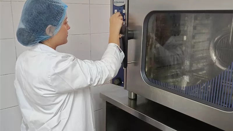 طلاب تكنولوجيا التصنيع الغذائى بجامعة طيبة يختتمون تدريباتهم