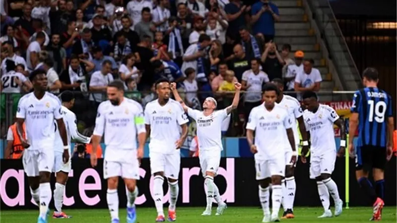 ريال مدريد يرفض عرضا مغريا من الدوري السعودي لرحيل نجمه