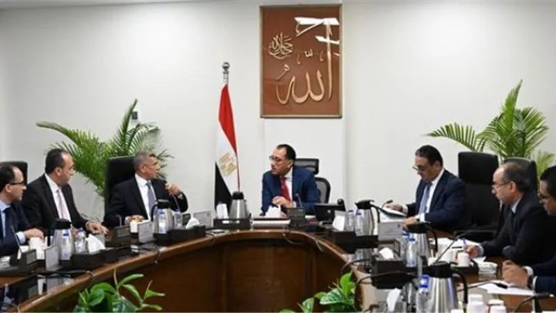 رئيس الوزراء يتابع مع الرئيس التنفيذي لوكالة الفضاء المصرية عدداً من ملفات العمل