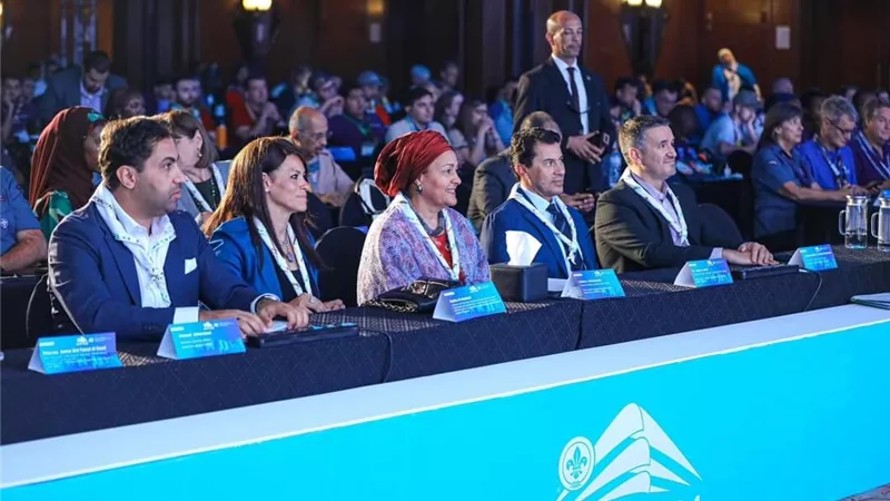 وزير الشباب يُشارك في جلسة 