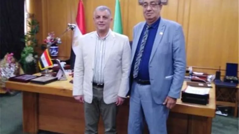 محافظ الإسماعيلية ونقيب المعلمين يبحثان القضايا الجماهيرية