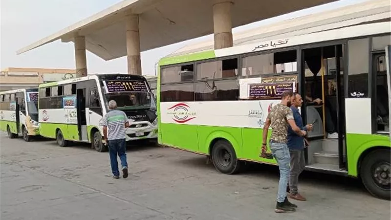 رئيس جهاز بدر يكشف عن أحدث خطوط أتوبيسات النقل الجماعى.. بالصور