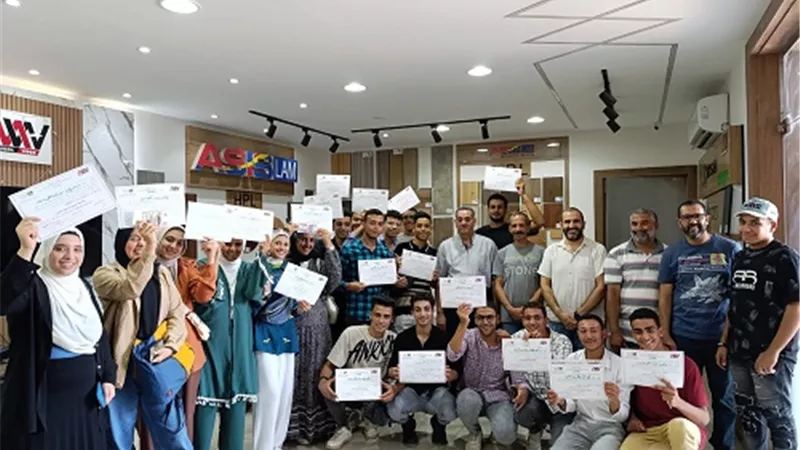 طلاب الصناعات الخشبية بجامعة طيبة التكنولوجية يختتمون تدريباتهم