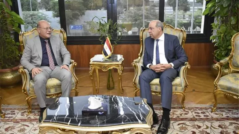 وزير الطيران المدني ورئيس جامعة سوهاج يبحثان أوجه التعاون المشترك