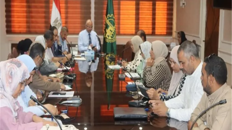 محافظ القليوبية يتابع آخر المستجدات في ملف التصالح على مخالفات البناء