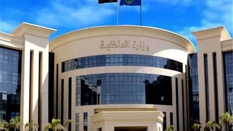 ضبط سائق نقل ذكي قام بأعمال خادشة للحياء لـ طالبة في القاهرة
