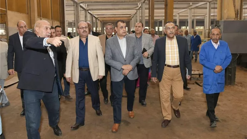وزير الإنتاج الحربى يتفقد شركة شبرا للصناعات الهندسية