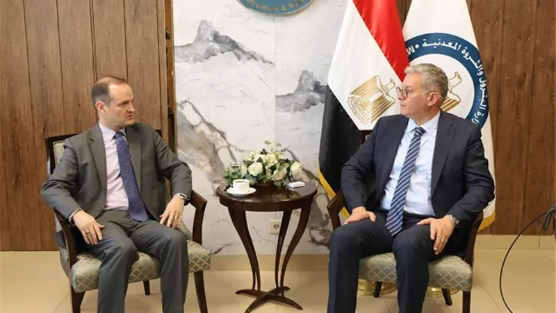 وزيرالبترول يبحث مع رئيس أباتشي خططها خلال الفترةالمقبلةلزيادة الإنتاج