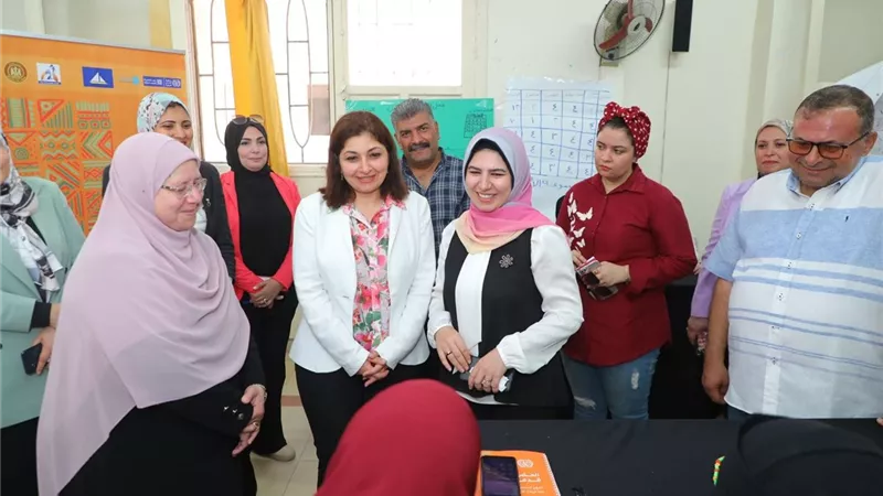 نائب محافظ دمياط تتفقد ورش صاحبات المشروعات يمضين قدمًا