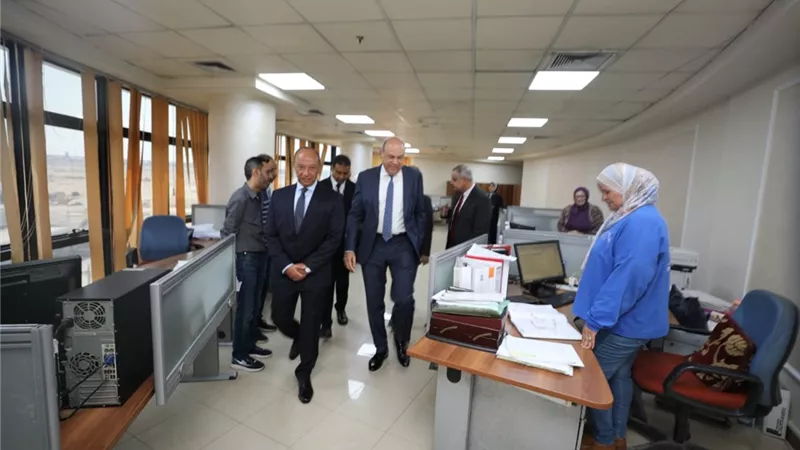 وزير الطيران المدني في زيارة ميدانية لسلطة الطيران المدنى