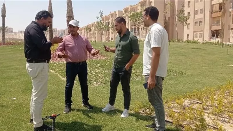 رئيس جهاز 15 مايو يكشف عن أحدث أعمال الزراعة والتجميل بالمدينة.. صور
