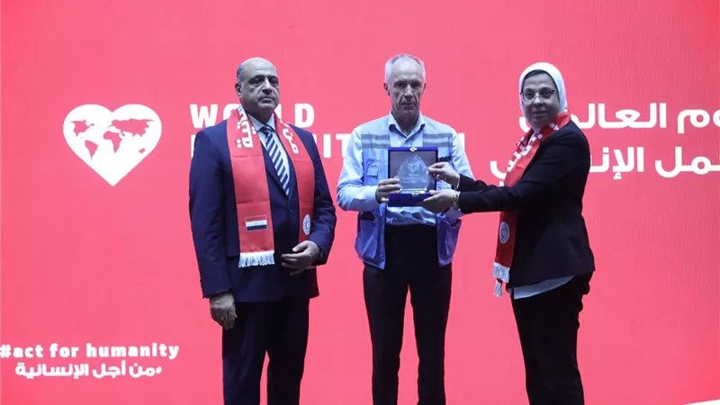 الهلال الأحمر : لم ندخر جهدًا طوال 100 عام في مد يد العون للأزمات