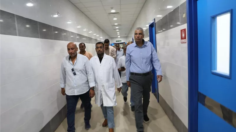 محافظ أسوان يتفقد مشروع إحلال وتجديد المبنى الجديد بمستشفى