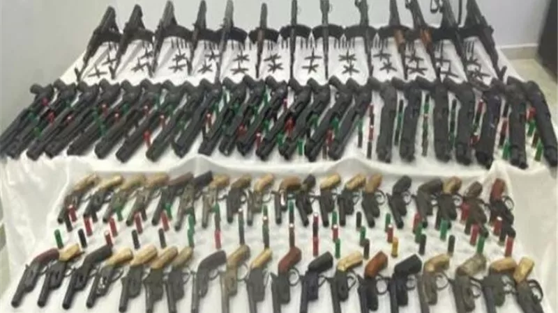 ضبط 141 سلاحاً نارياً و23 قضية مخدرات بأسيوط وأسوان ودمياط