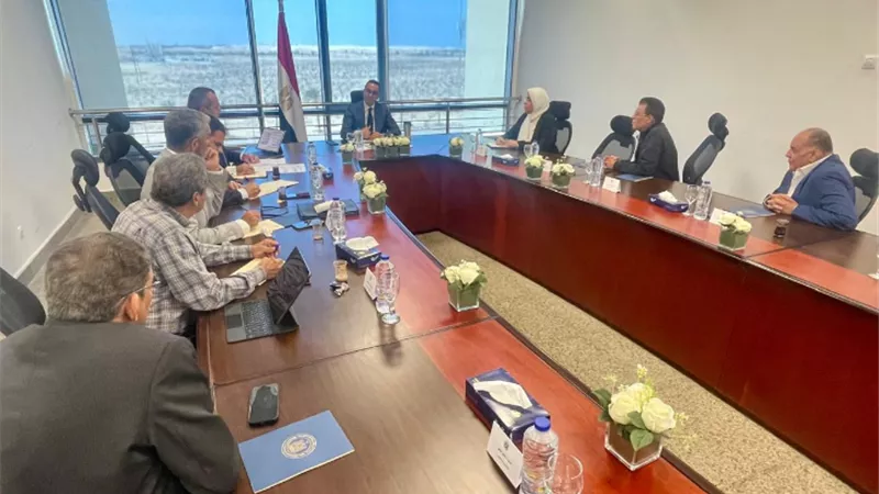 وزير الاستثمار يلتقي مصنعي السيراميك لبحث مستقبل القطاع