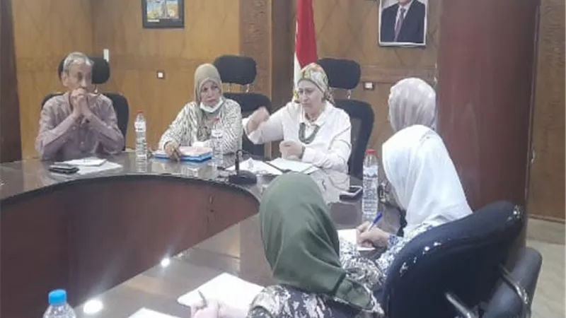 مدير تعليم القليوبية تناقش استعدادات المدارس للعام الدراسي الجديد