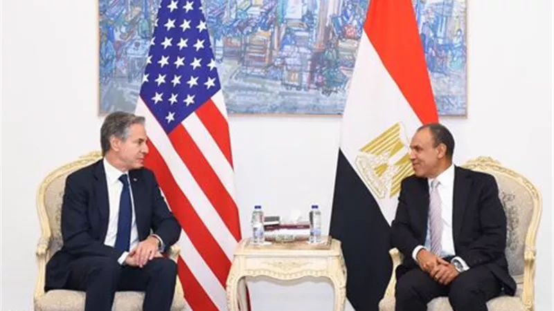 وزير الخارجية يستقبل نظيره الأمريكي لتعزيز أوجه التعاون السياسية